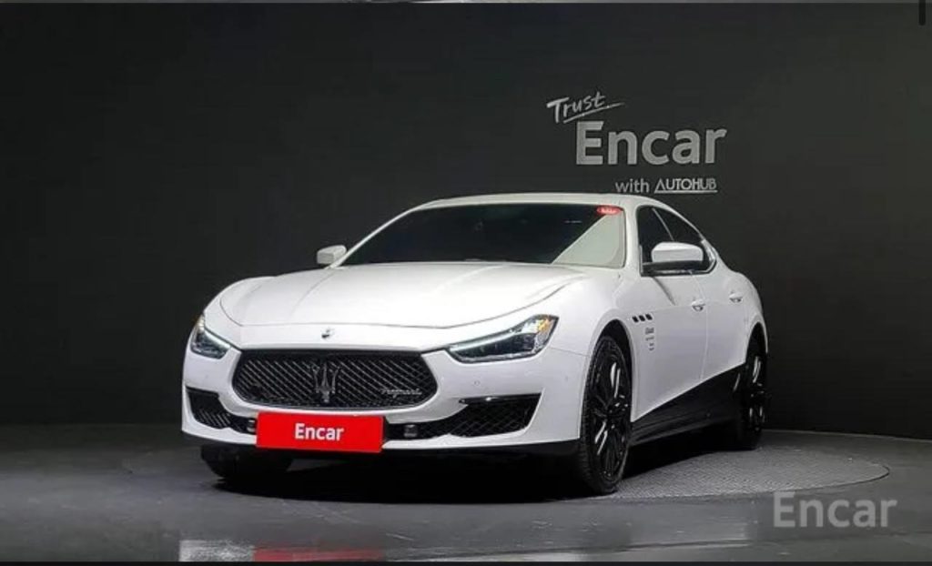 photo_5393465543878638228_y