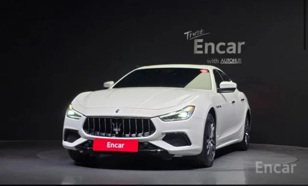 photo_5393465543878638277_y