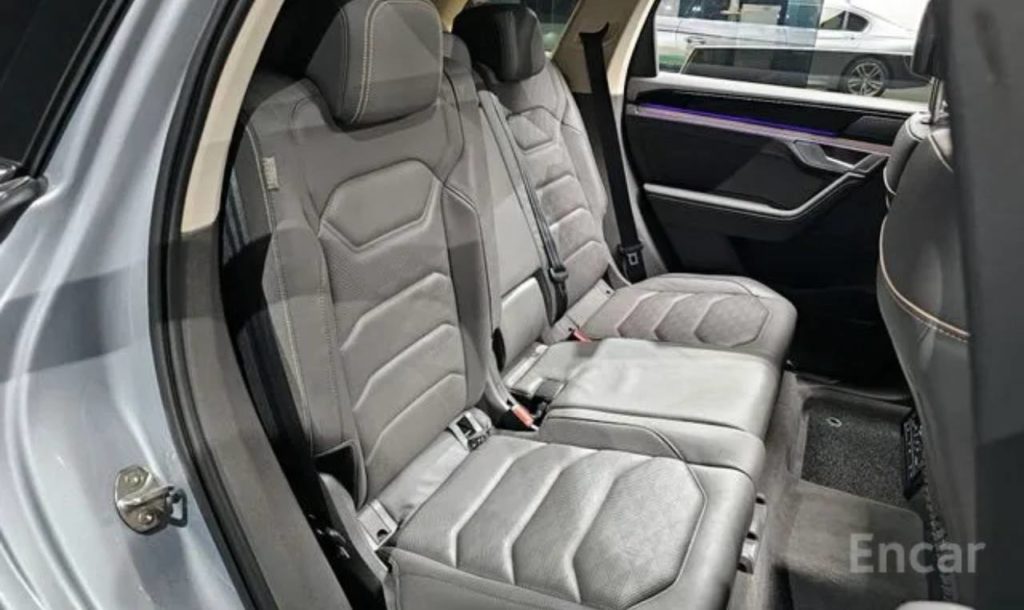 photo_5247197799798403574_y