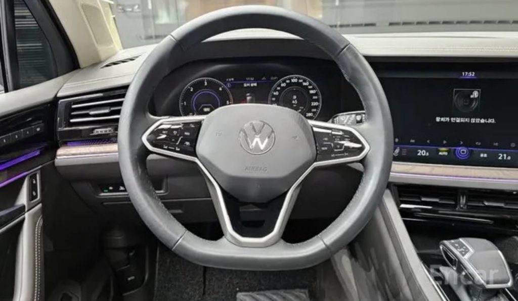 photo_5247197799798403575_y