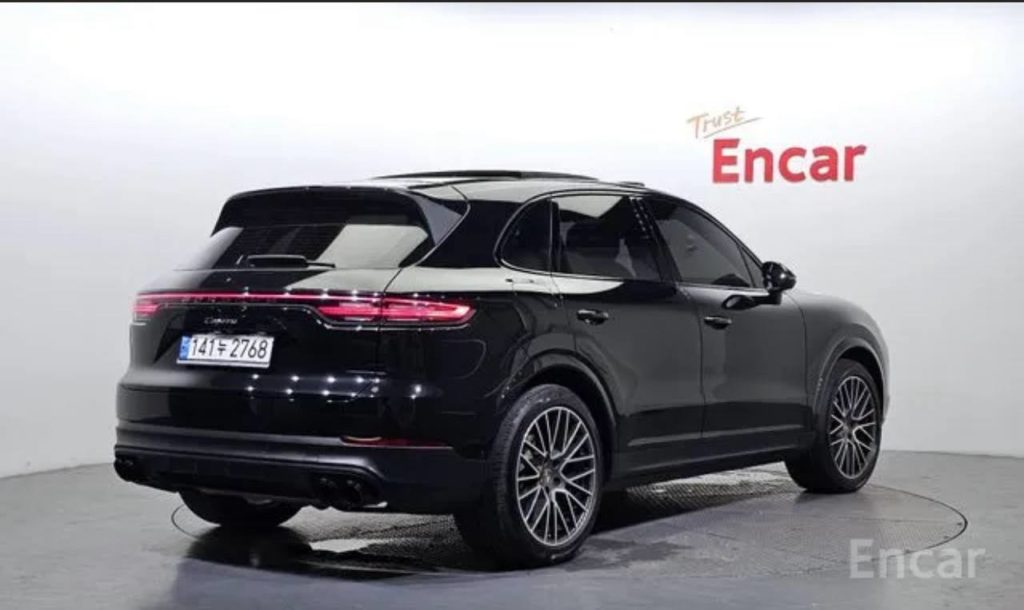 photo_5318857065684400419_y