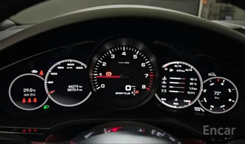 photo_5318857065684400425_y