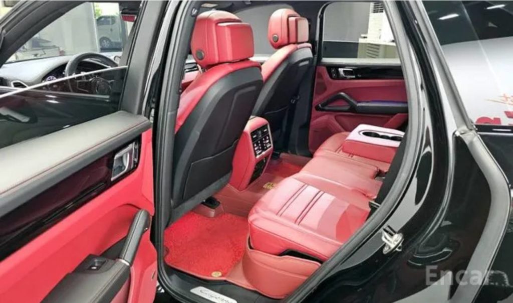 photo_5318857065684400428_y