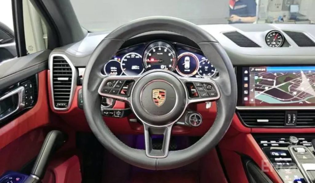 photo_5318857065684400430_y