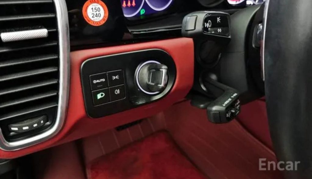 photo_5318857065684400432_y