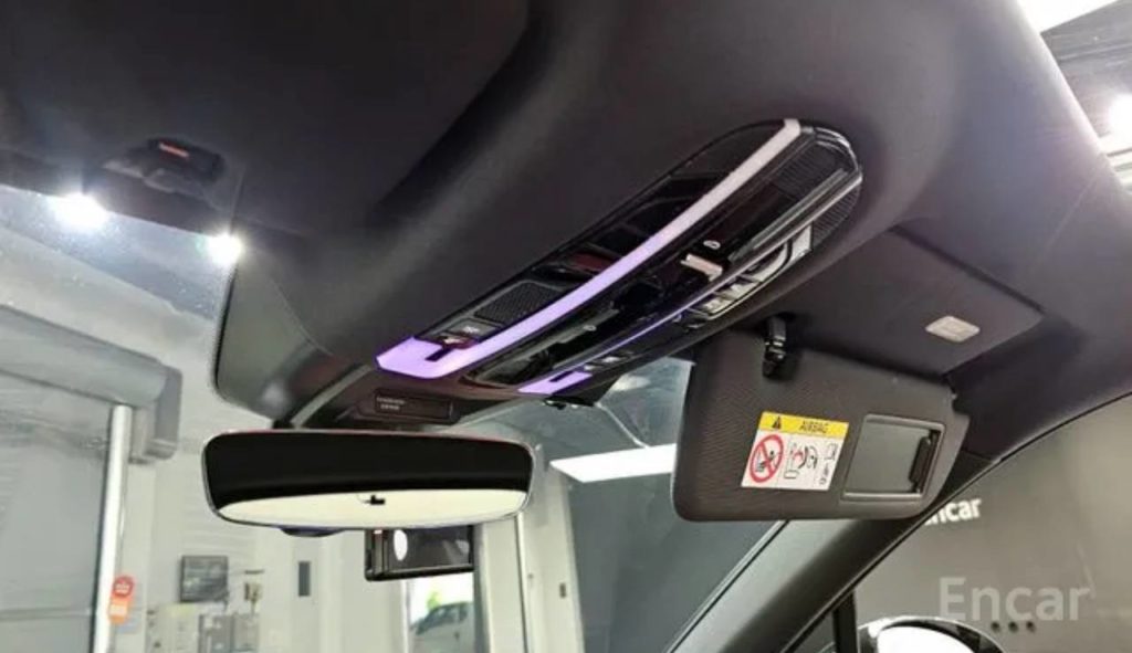 photo_5318857065684400434_y