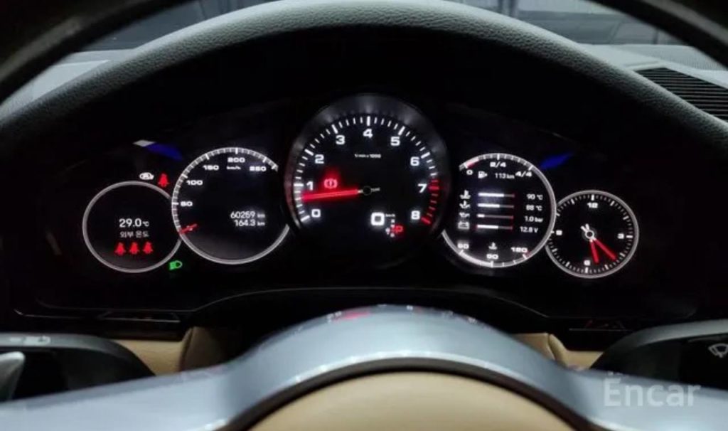 photo_5318857065684400471_y