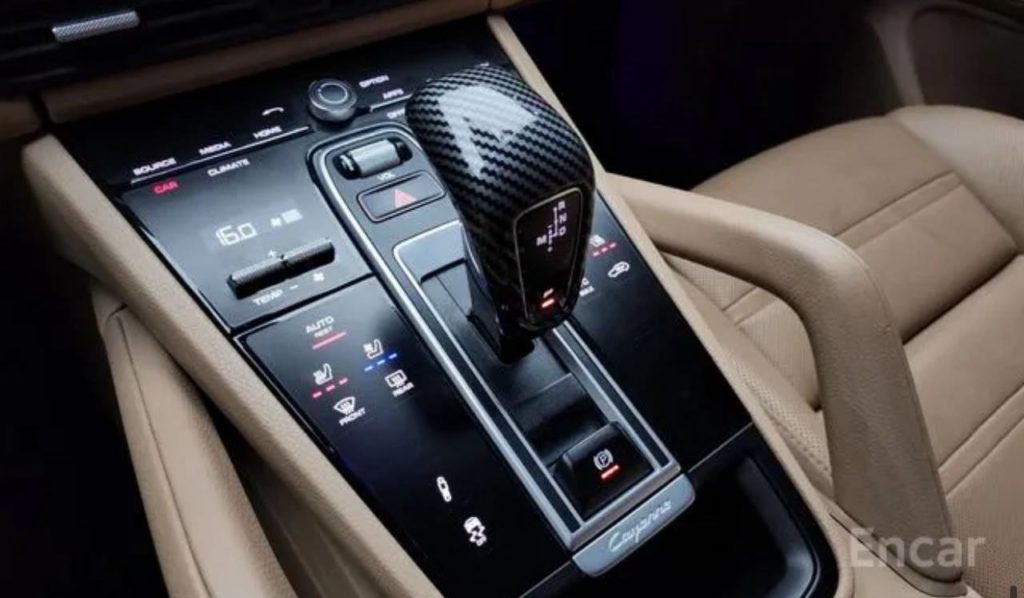 photo_5318857065684400472_y