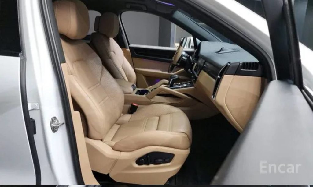 photo_5318857065684400474_y