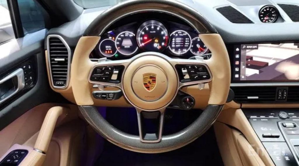 photo_5318857065684400476_y