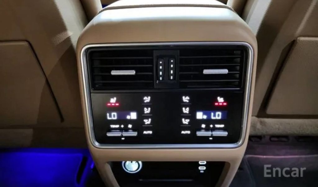 photo_5318857065684400481_y