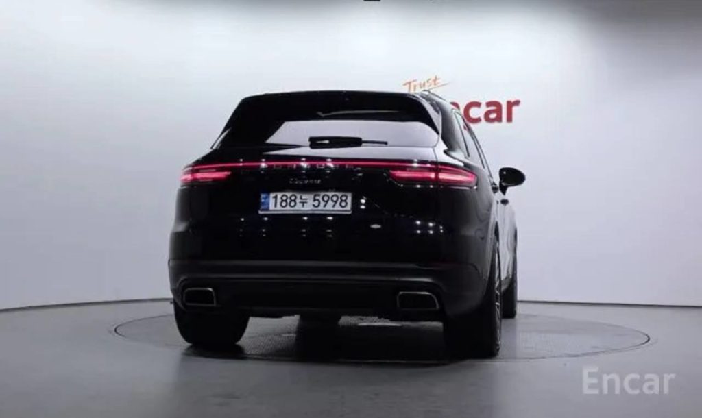 photo_5318857065684400496_y