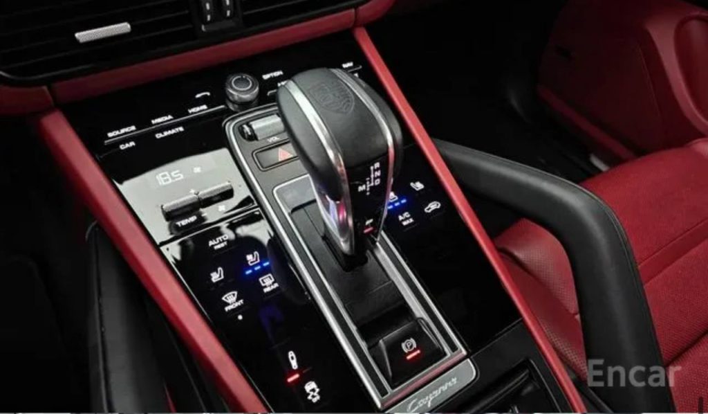 photo_5318857065684400501_y