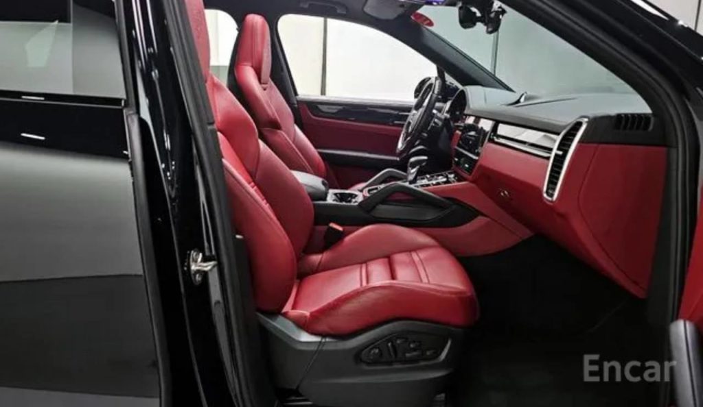 photo_5318857065684400503_y