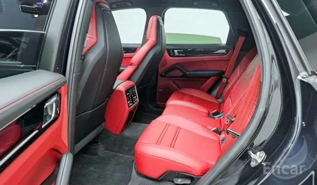 photo_5318857065684400505_y