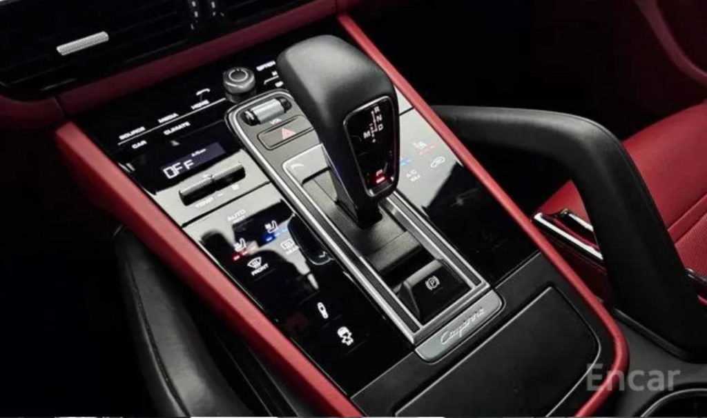 photo_5318857065684400534_y