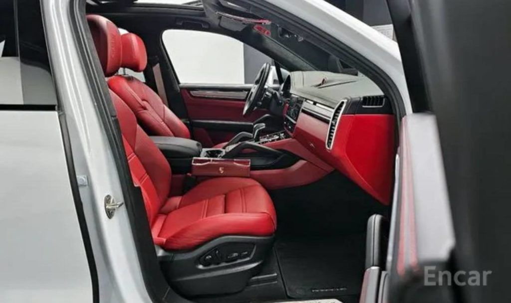 photo_5318857065684400535_y