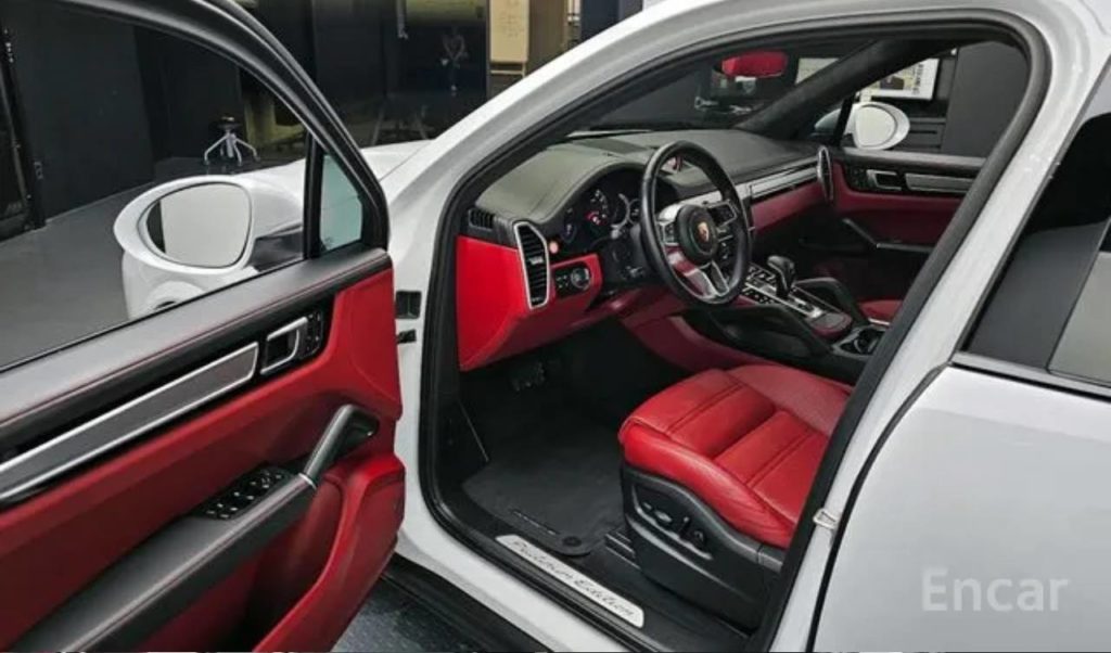 photo_5318857065684400536_y