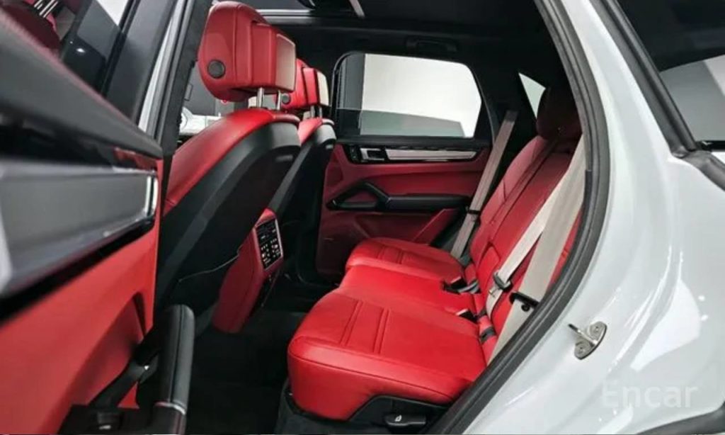 photo_5318857065684400537_y