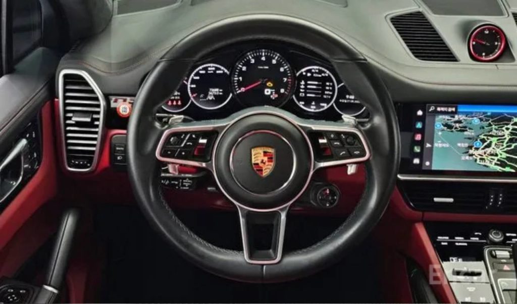 photo_5318857065684400538_y