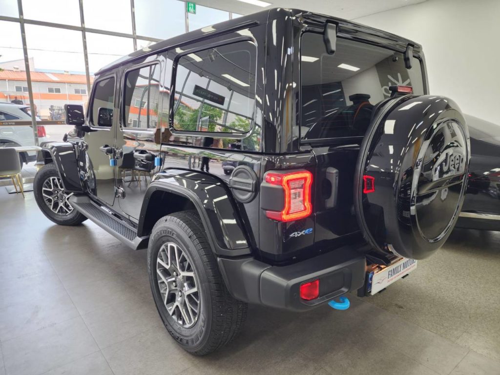 photo_5327960274638076803_y