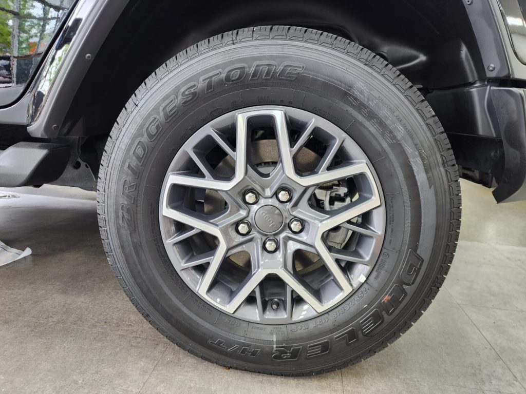 photo_5327960274638076808_y