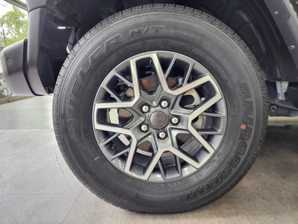 photo_5327960274638076812_y