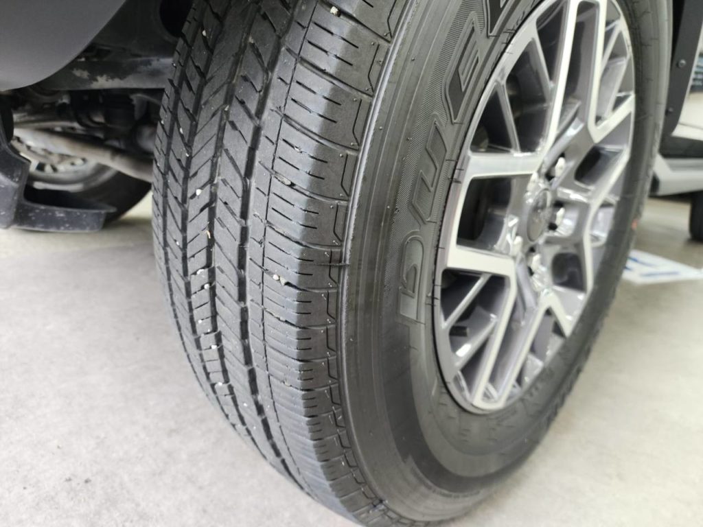 photo_5327960274638076814_y