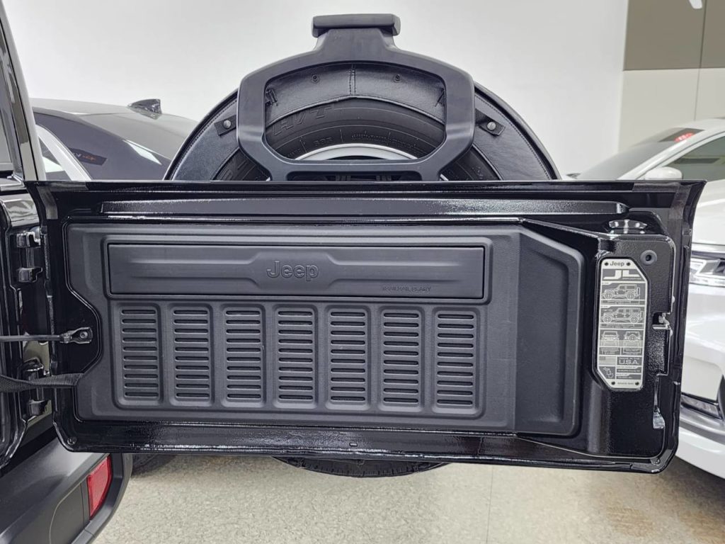 photo_5327960274638076819_y