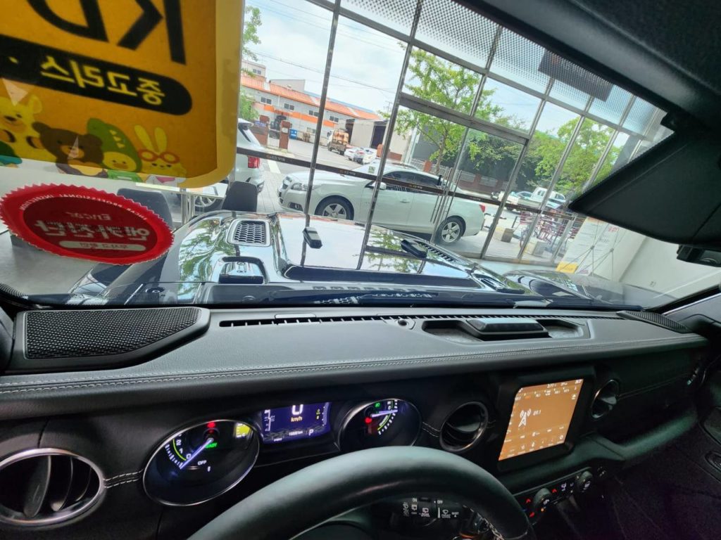 photo_5327960274638076821_y