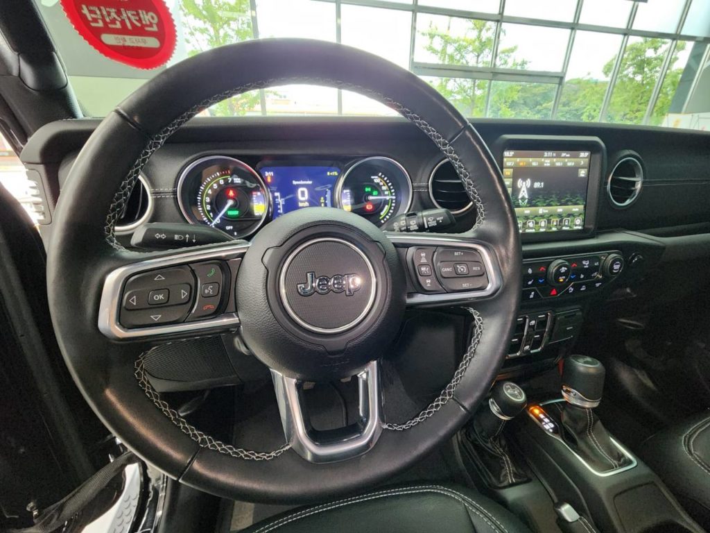 photo_5327960274638076822_y