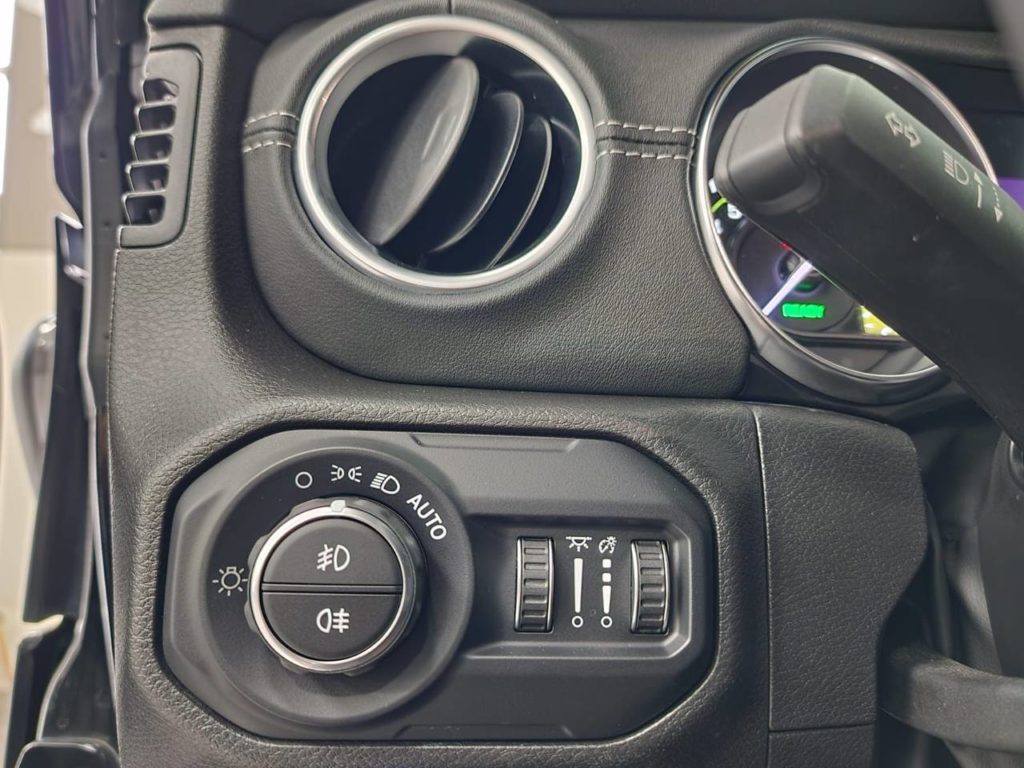 photo_5327960274638076824_y