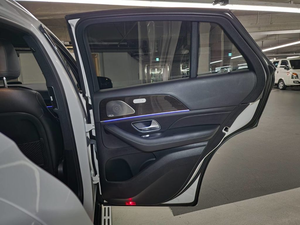 photo_5328213626168937862_y