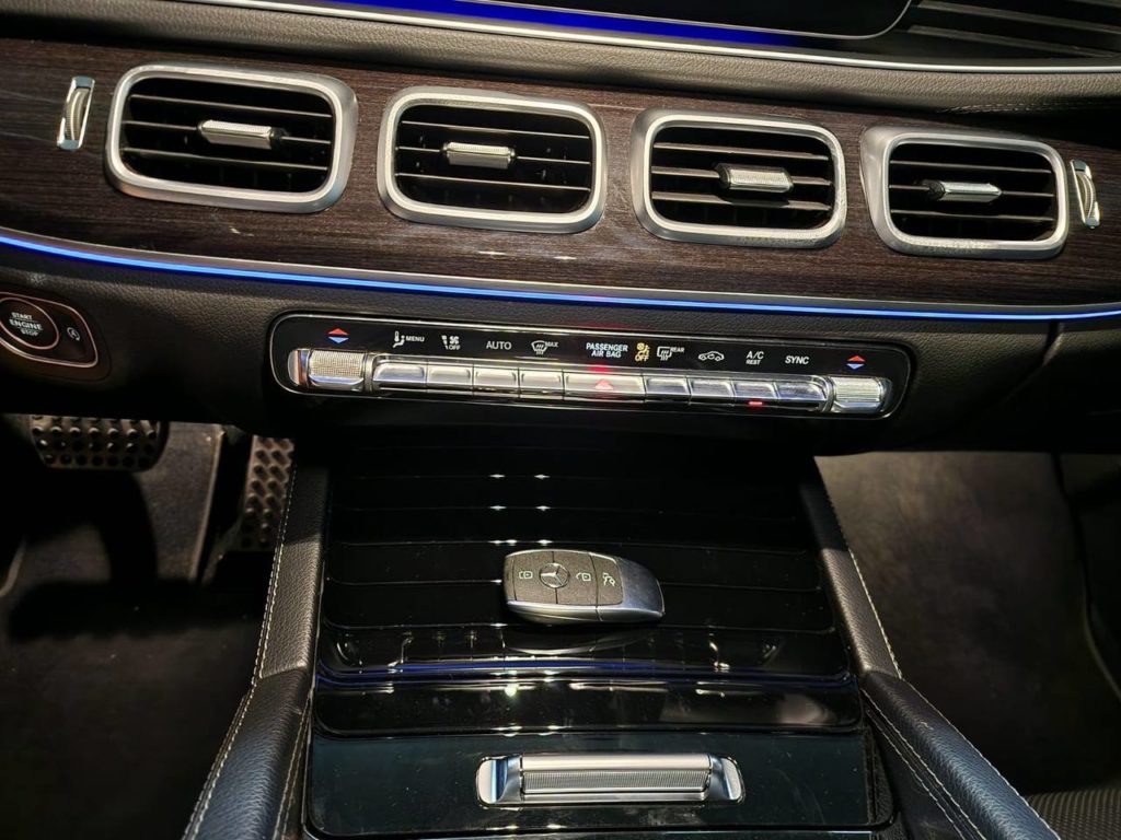 photo_5328213626168937870_y