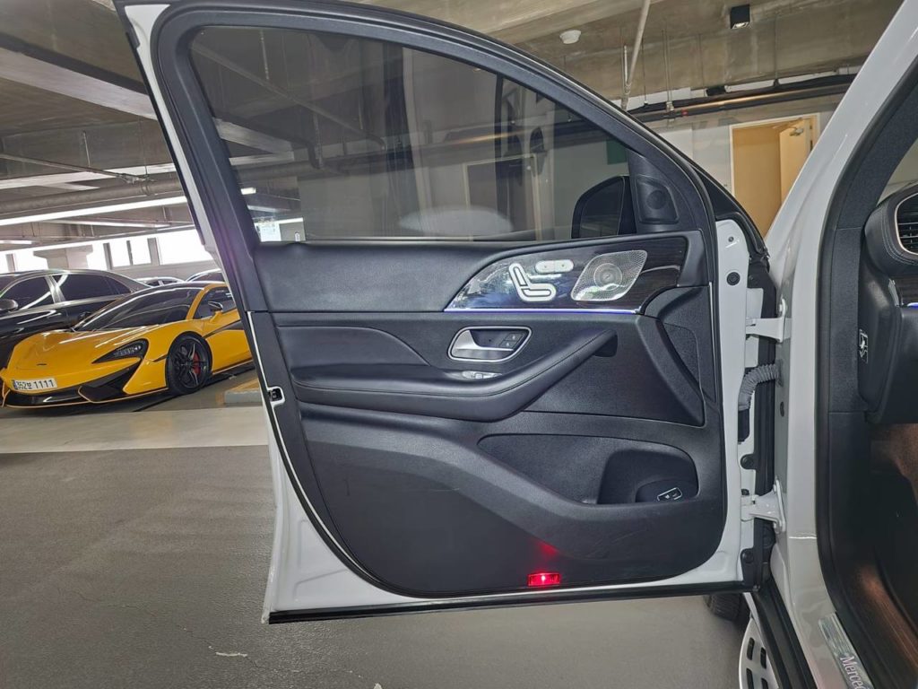 photo_5328213626168937872_y