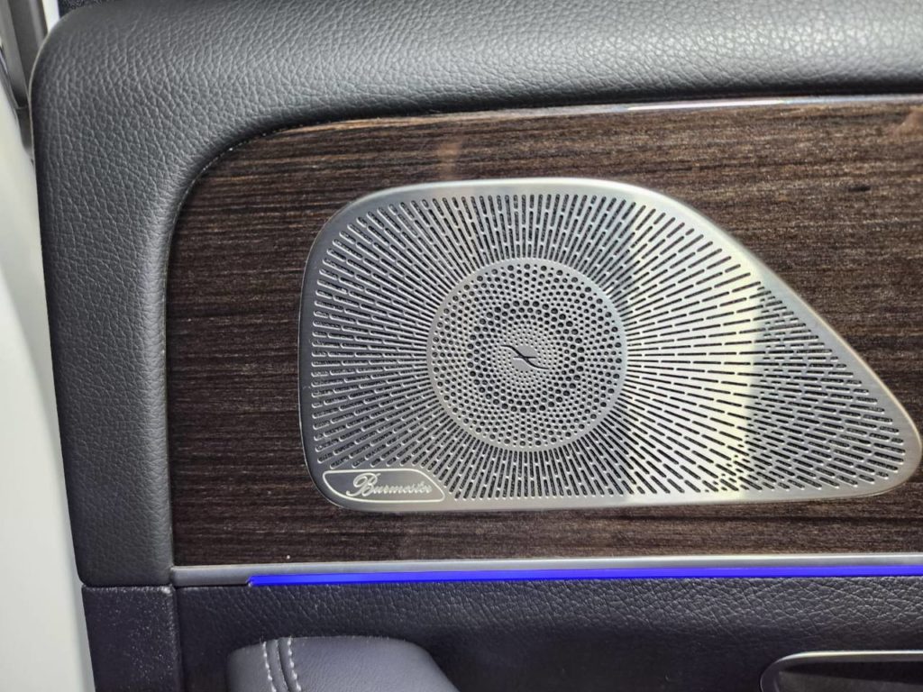 photo_5328213626168937874_y