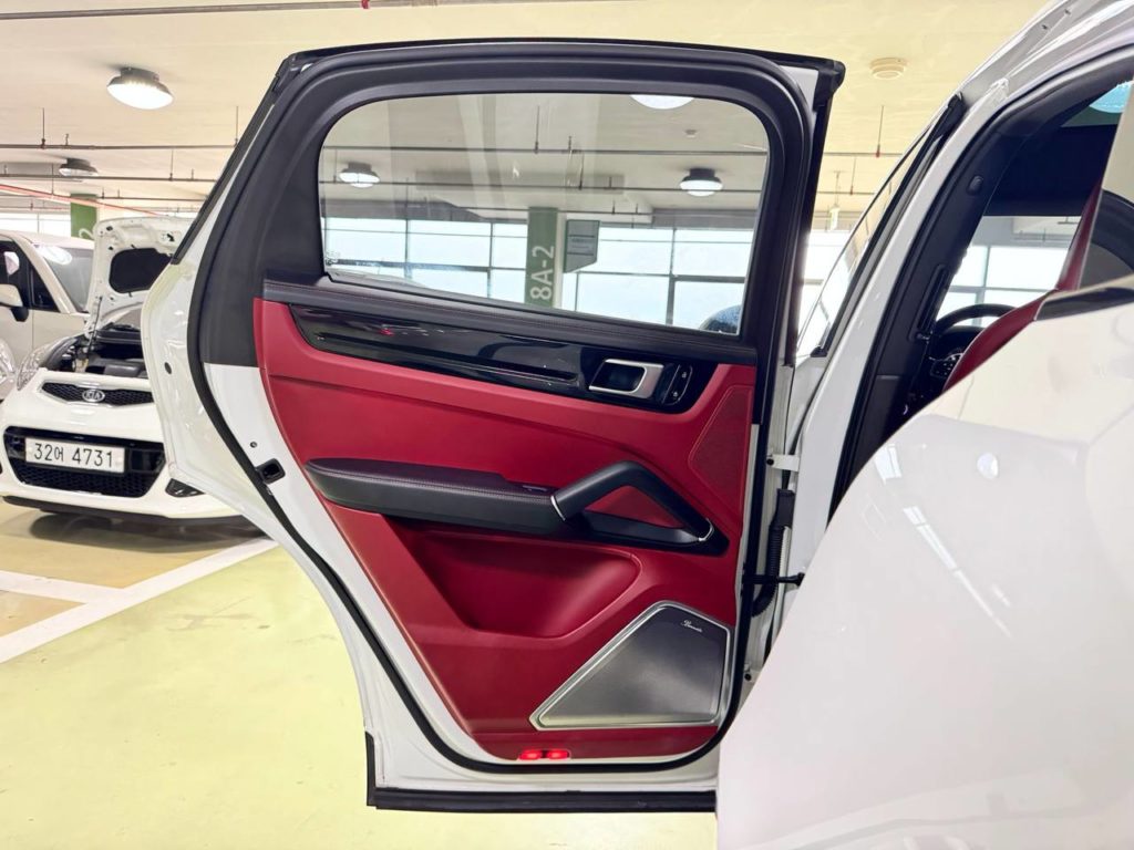 photo_5328213626168937931_y