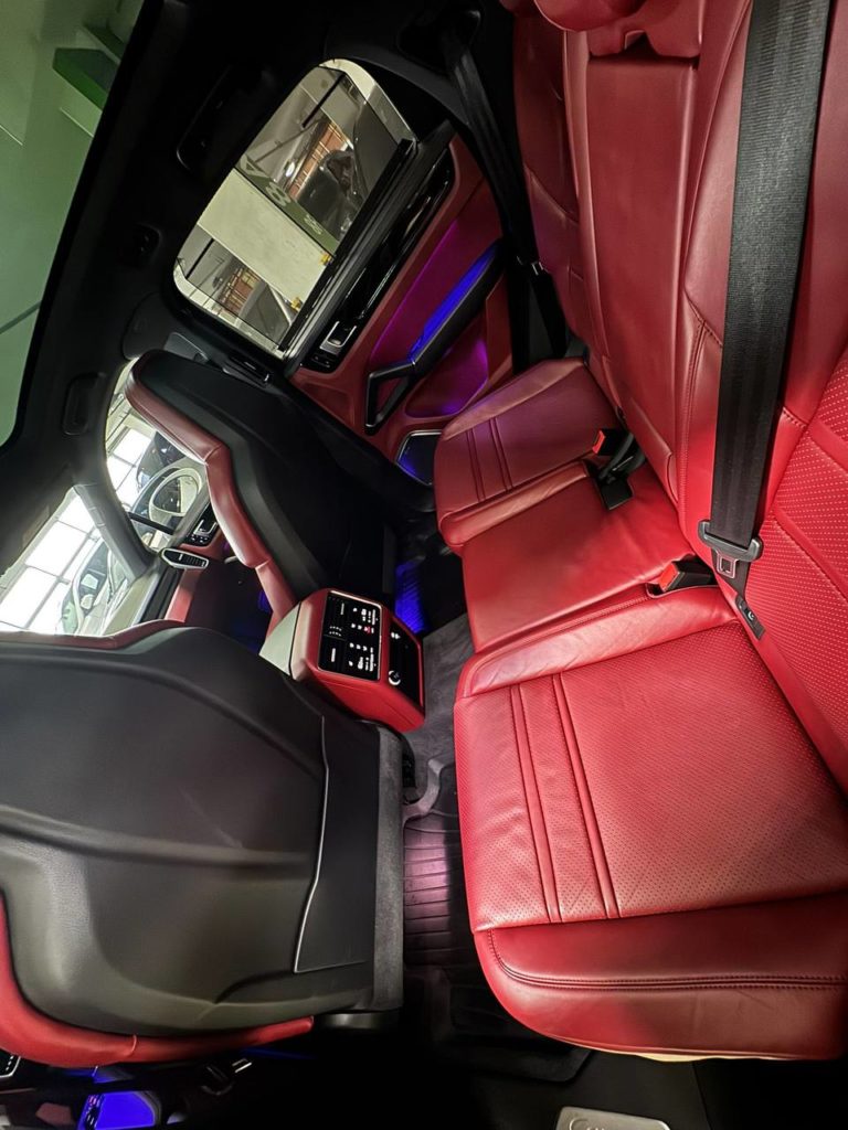 photo_5328213626168937933_y