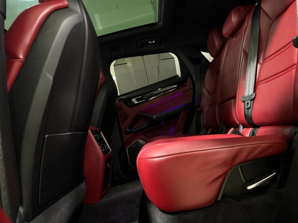 photo_5328213626168937937_y