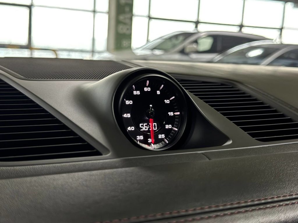 photo_5328213626168937938_y