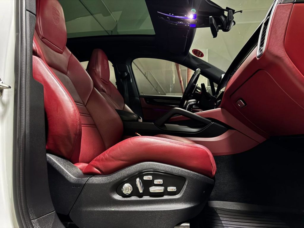 photo_5328213626168937939_y