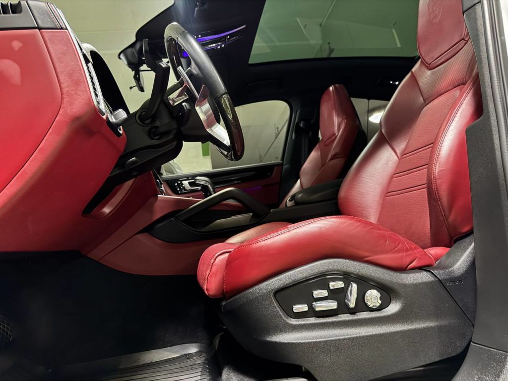 photo_5328213626168937940_y