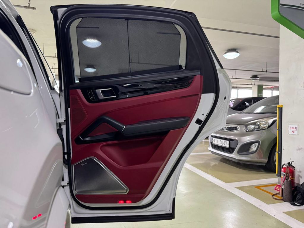 photo_5328213626168937944_y