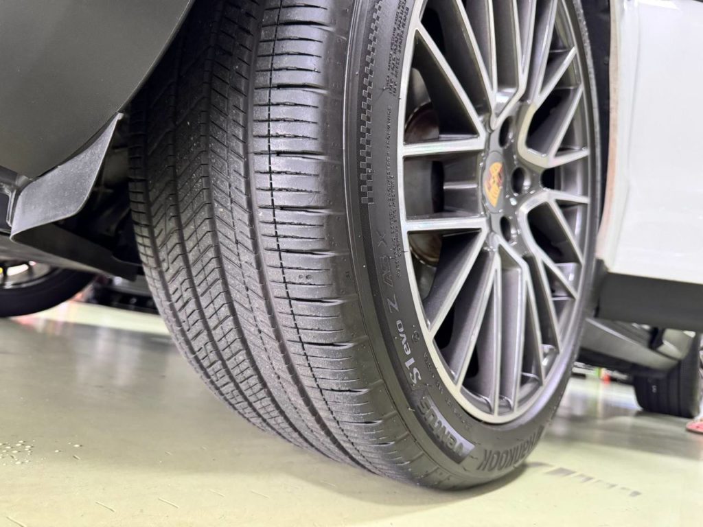 photo_5328213626168937948_y