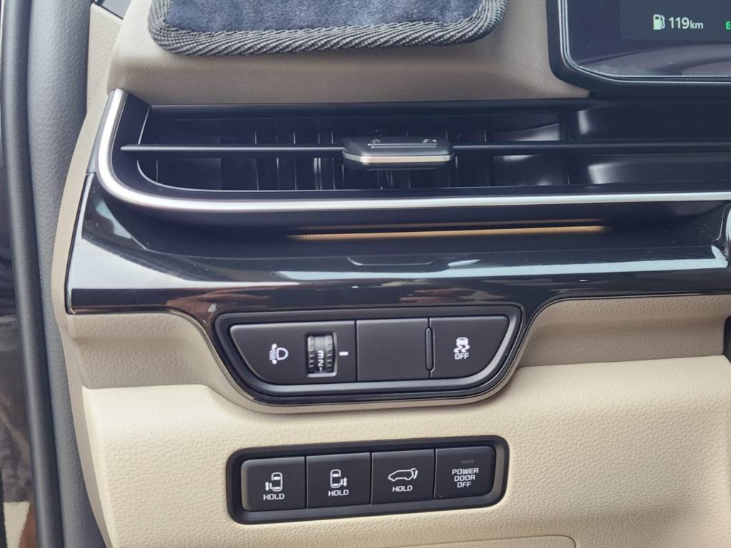 photo_5332433745069865774_y