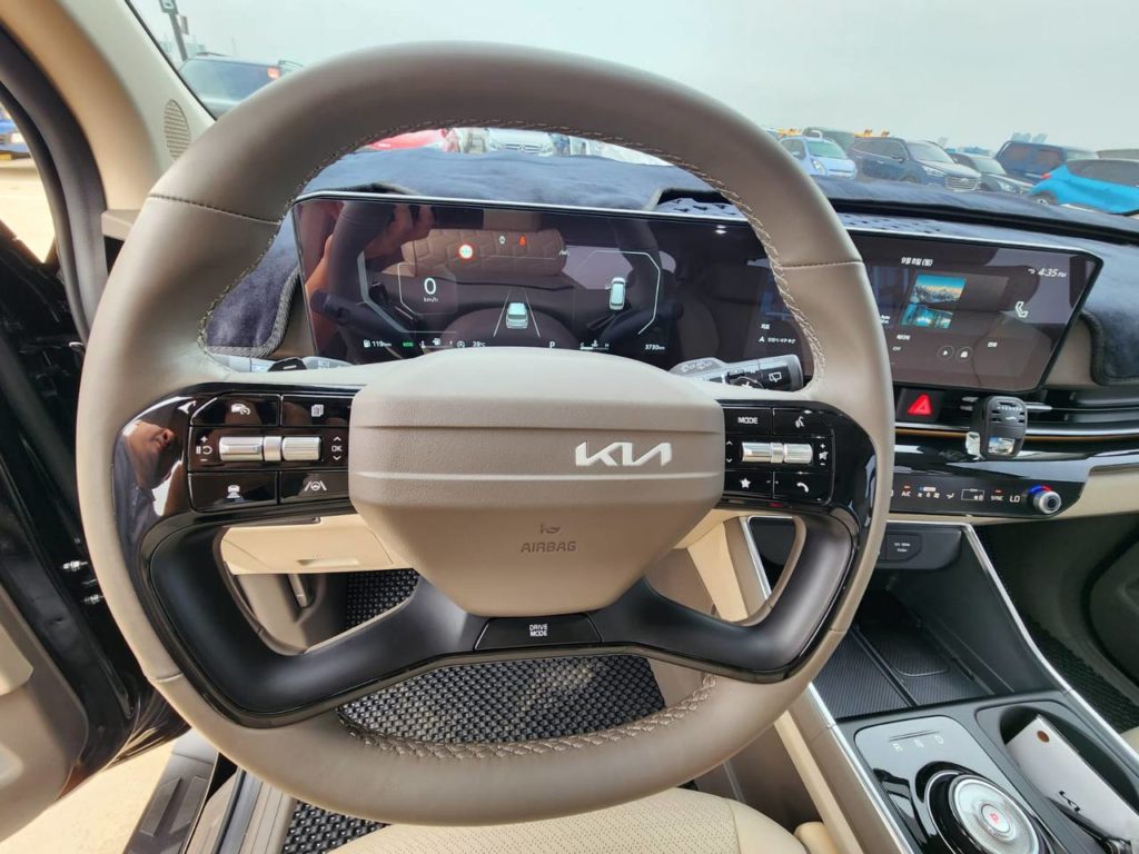 photo_5332433745069865775_y