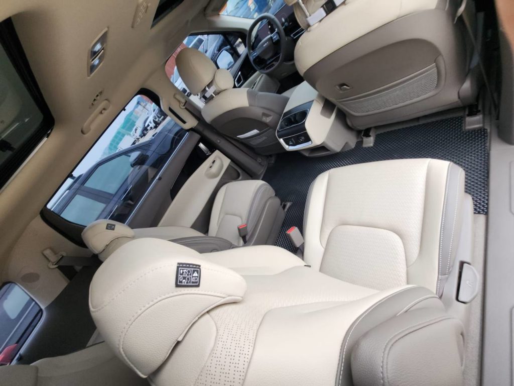 photo_5332433745069865776_y