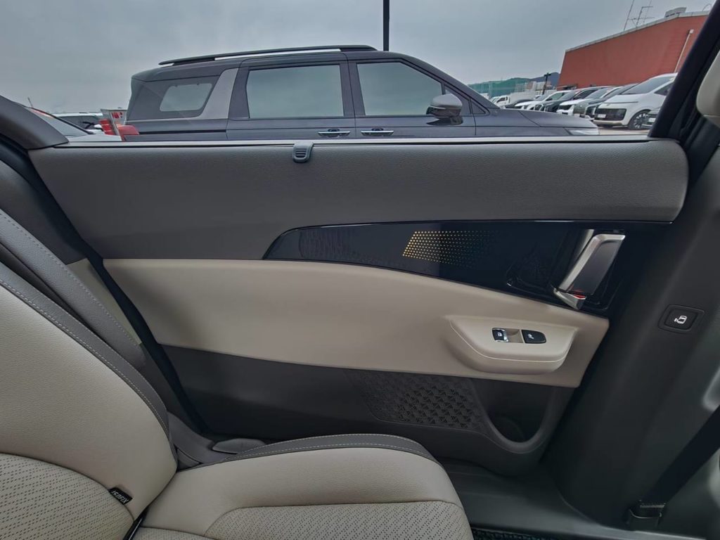 photo_5332433745069865792_y