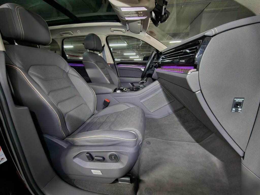 photo_5332433745069866029_y