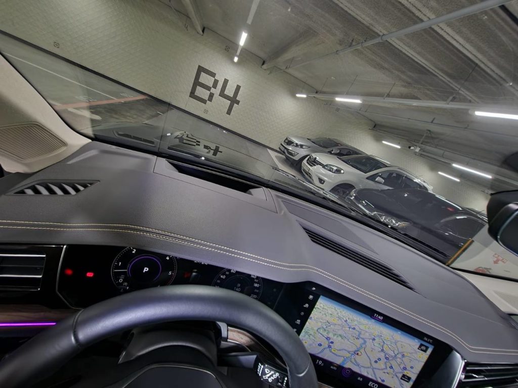 photo_5332433745069866031_y